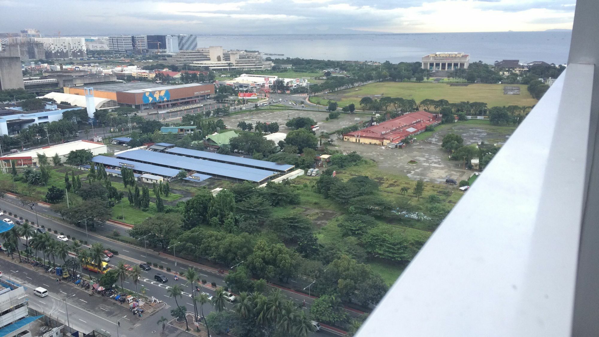 Seabreeze Residences At Breeze Residences Pasay Exterior photo